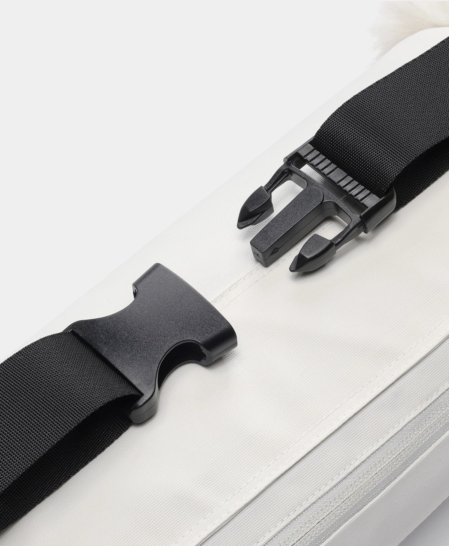 Adjustable waist strap with buckle fastener