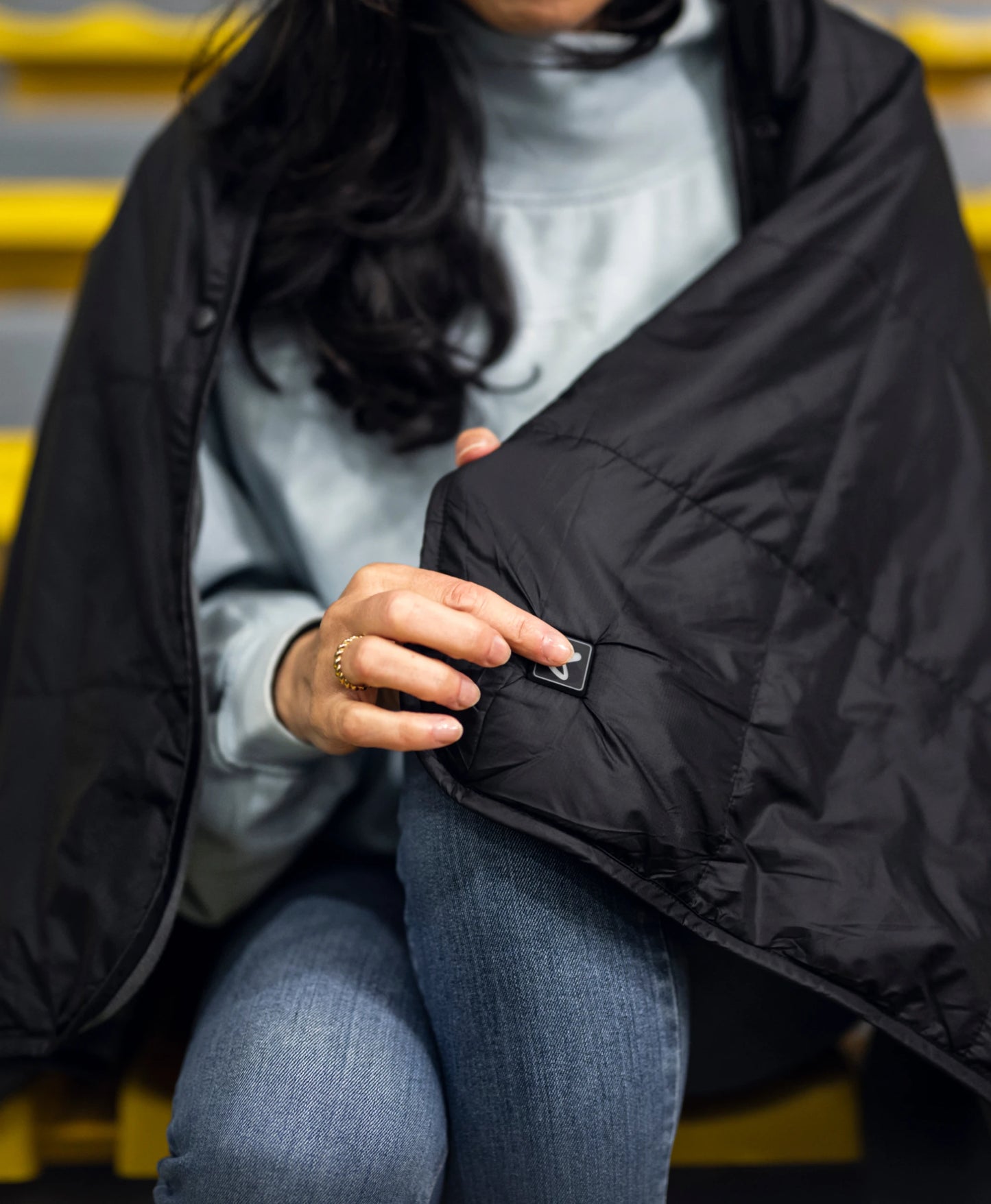 Bauer Unisex 5-Zone Heated Blanket- Black