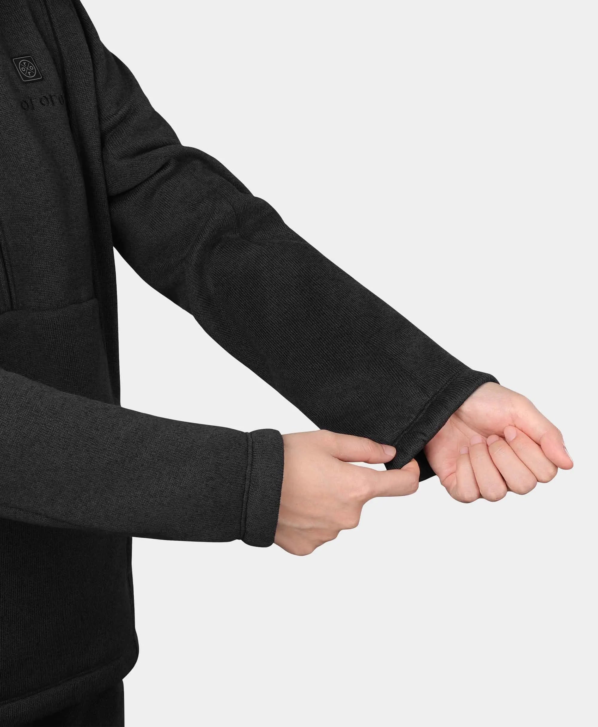 Half-elastic cuffs for a snug, comfortable fit