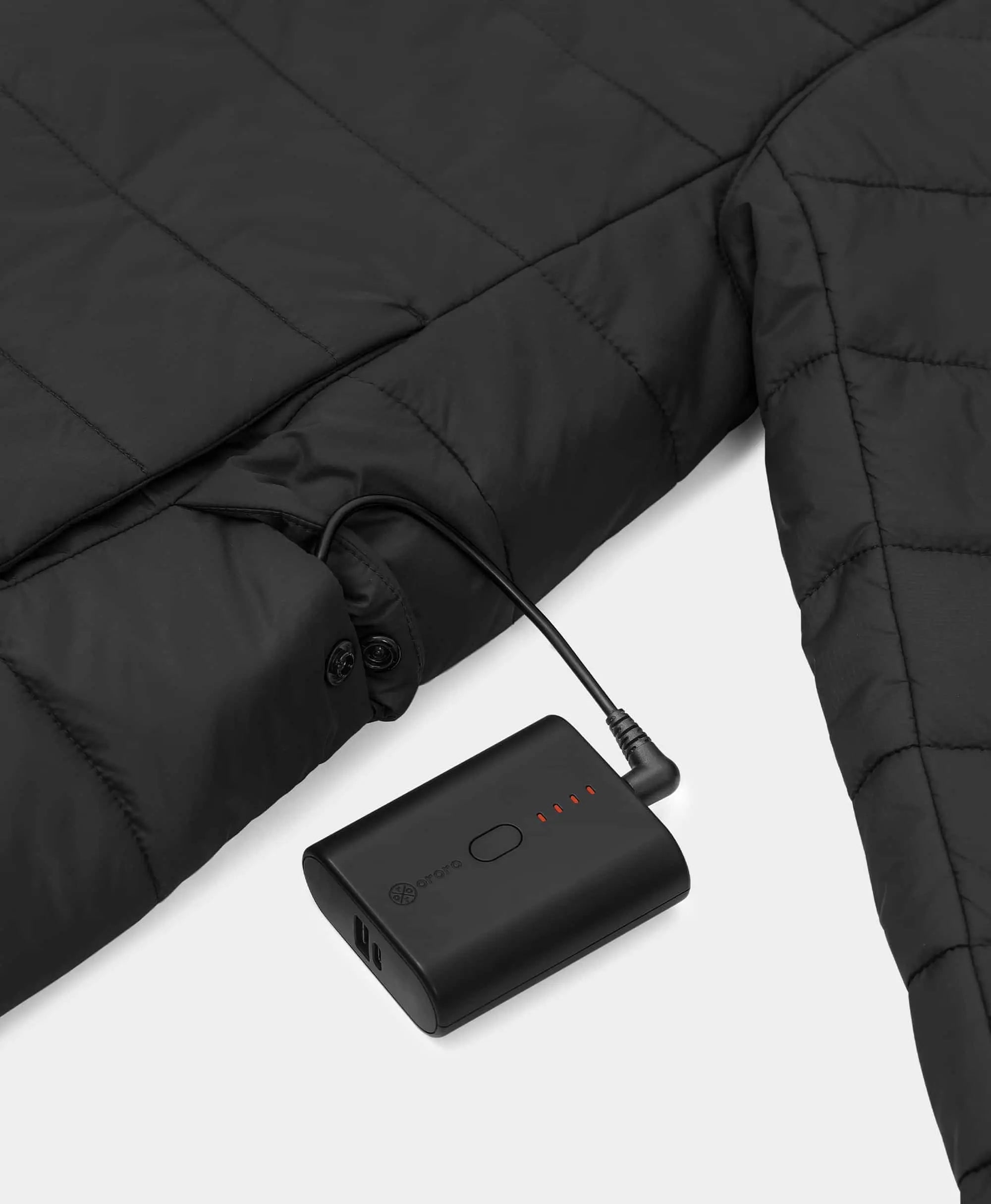 Battery pockets at the exterior body with snap closure 