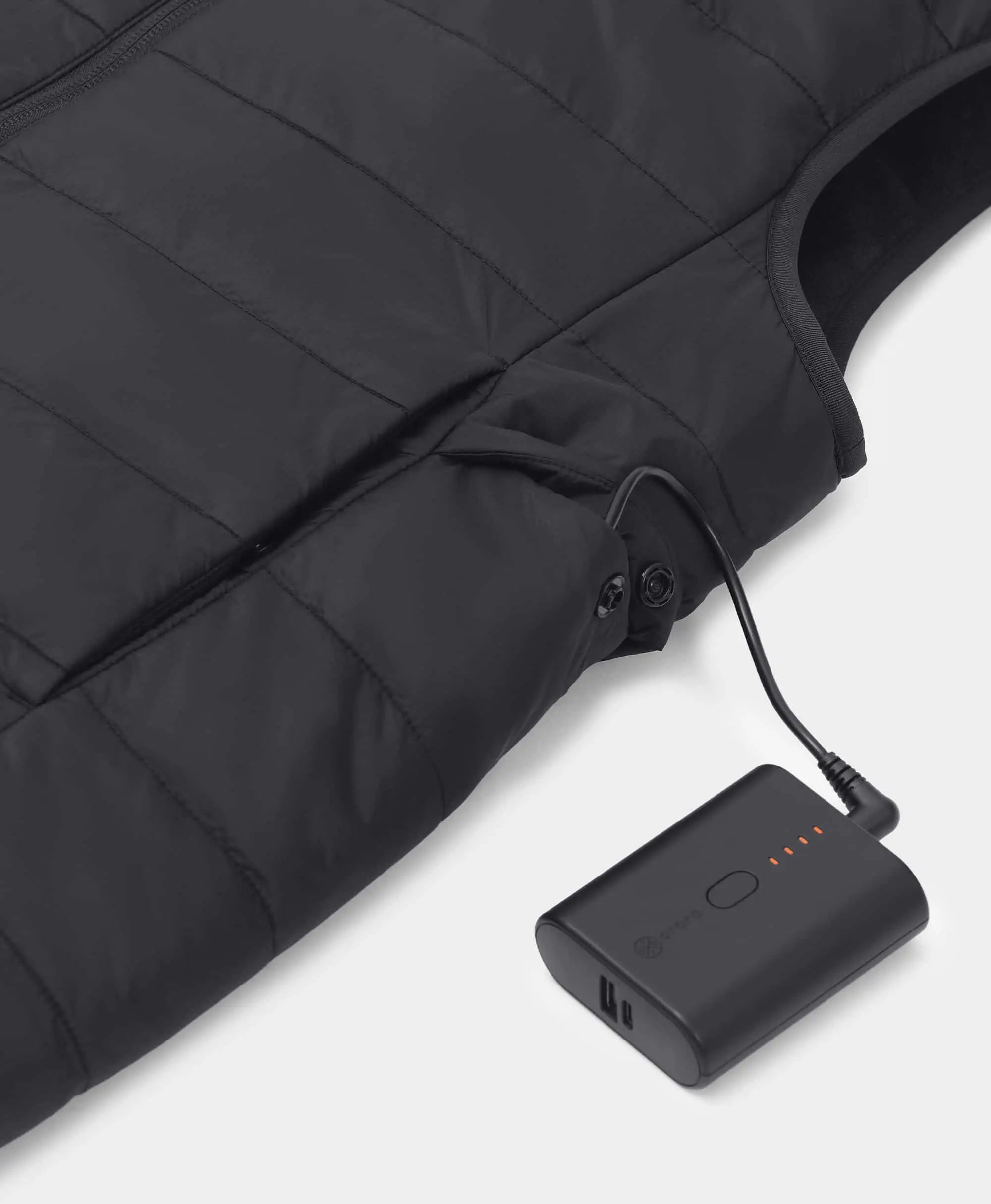 Battery pockets at the exterior body with snap closure 