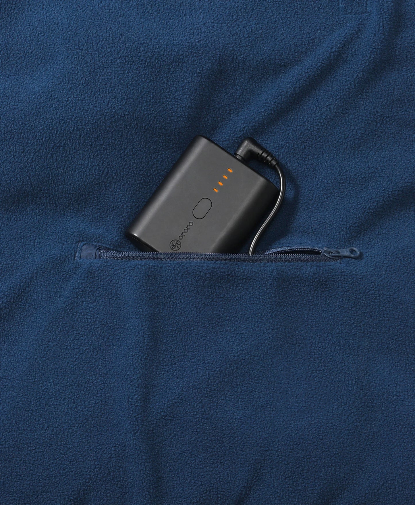 battery pocket is on the fleece side