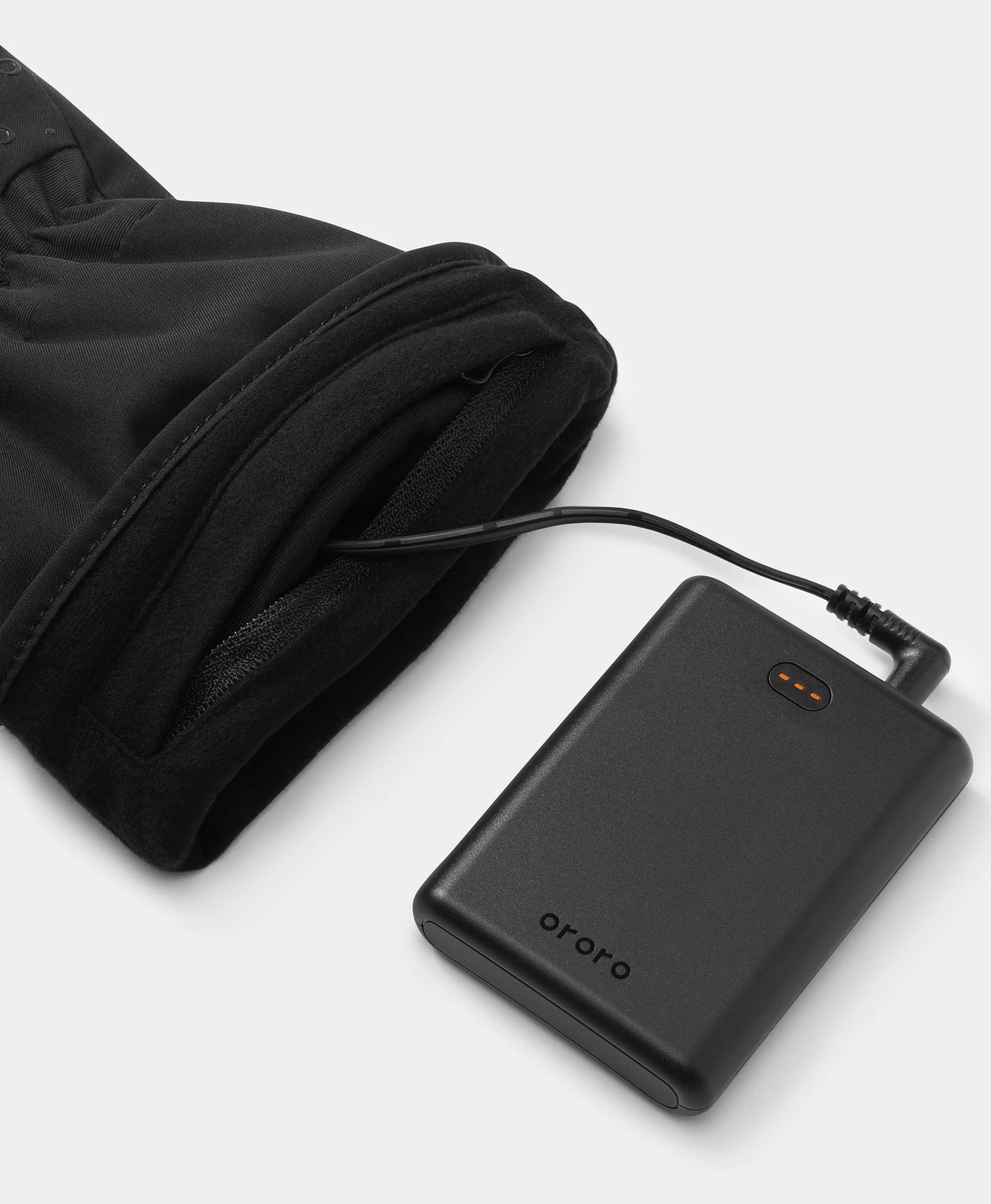 The battery pocket is built inside the glove, offering a cleaner look and greater convenience — combining both style and functionality.