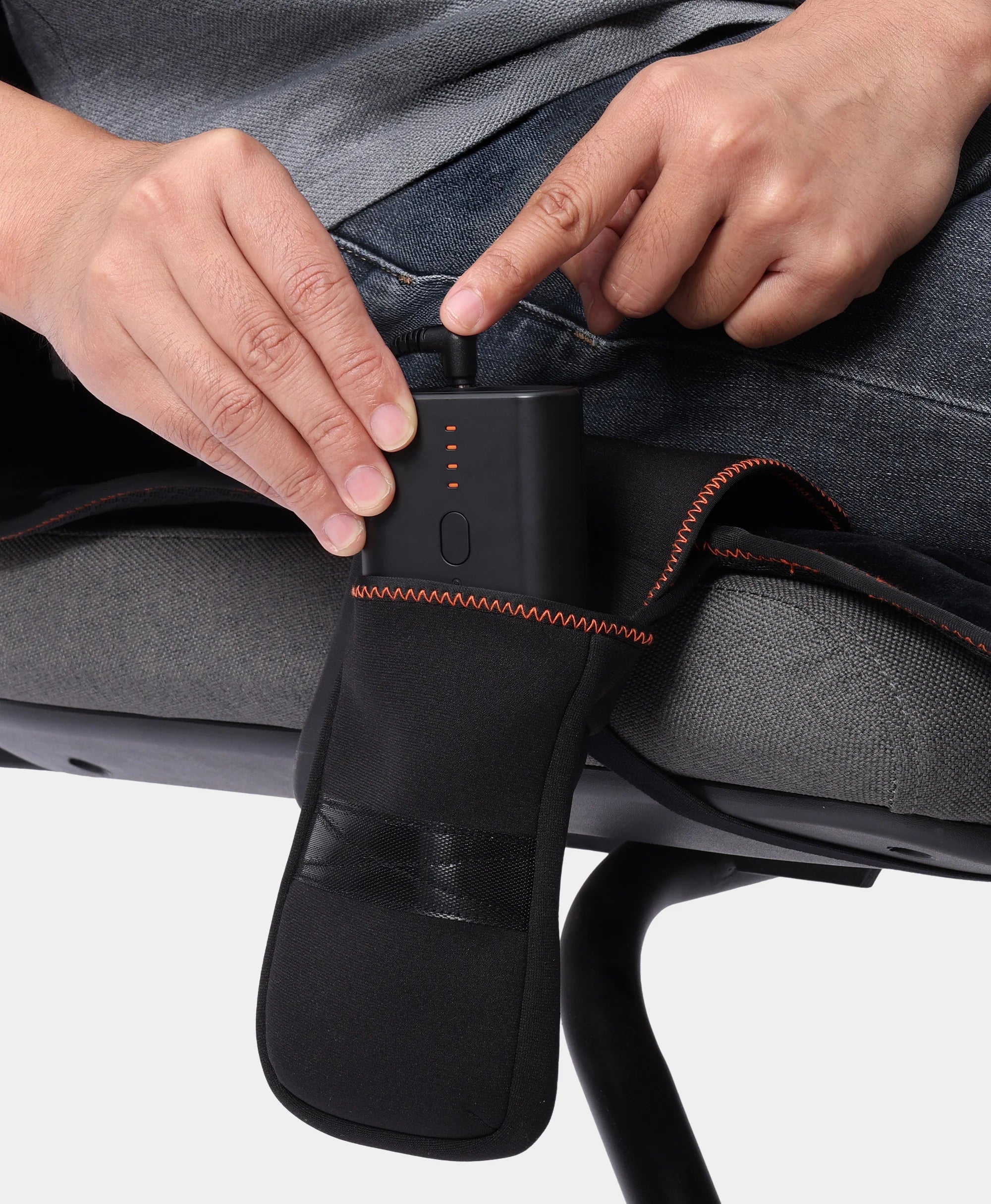 Side battery pouch: usage scenarios display